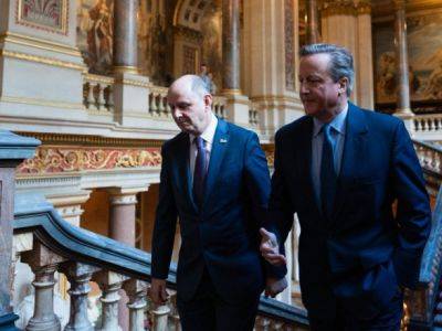 Новым главой МИД Британии стал экс-премьер Кэмерон: в одном из первых заявлений он упомянул об Украине