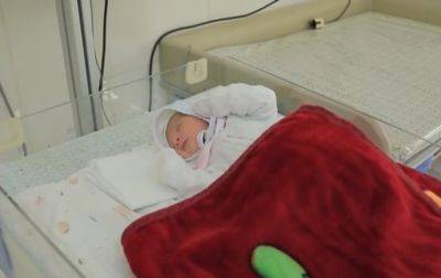 На одном из полей в Ферганской области нашли новорожденную девочку