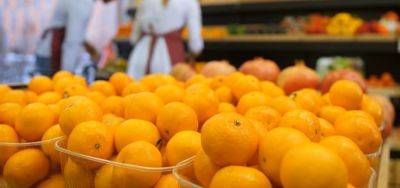 Цены снова поменялись: сколько сейчас стоят мандарины и апельсины