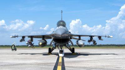 Истребители F-16 для Украины - в Румынии открыли центр обучения пилотов - видео
