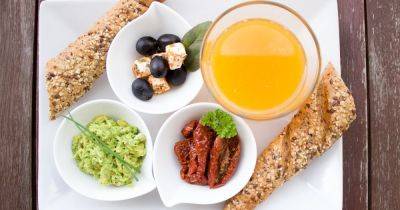 Какие 6 продуктов лучше всего выбирать для завтрака: советы диетолога
