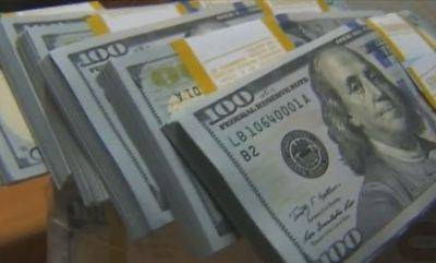 Долларовая истерика продолжается: обменки и банки обновили курс валют на вторник, 14 ноября