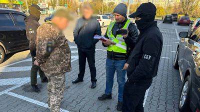Столичный "доброволец" помогал уклонистам выехать из Украины – правоохранители