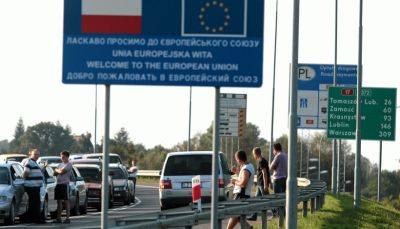 Все очень сложно, машины пускают в одну сторону: что происходит на границе Украины и Польши