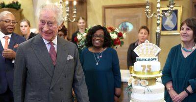 принц Гарри - Меган Маркл - король Чарльз III (Iii) - Королю Чарльзу III преподнесли роскошный торт на 75-летие (фото) - focus.ua - Украина