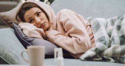 Раздражает и не дает уснуть: 3 способа облегчить приступы ночного кашля