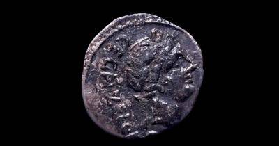 Более 3 тысяч римских монет и редкие драгоценные камни: в Италии нашли еще один клад
