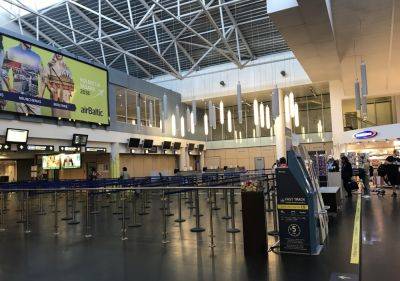 Поступил анонимный звонок о бомбе в Вильнюсском аэропорту, эвакуированы пассажиры