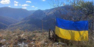 Украинская земля. В Крыму вывесили флаг Украины — фото