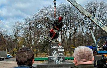 Исторические кадры: в Киеве снесли памятник Пушкину