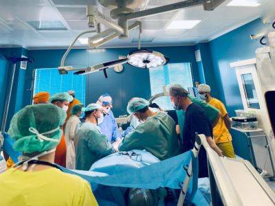 Во Львове провели операцию девушке с раком и пришили ногу задом наперед