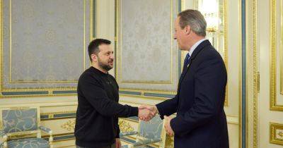 "Хотел, чтобы мой первый визит был именно к вам": в Киев прибыл глава МИД Британии Дэвид Камерон (видео)