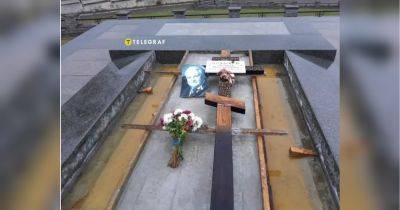 Без памятника и в запущенном состоянии: СМИ показали неухоженное место захоронения Леонида Кравчука в Киеве (фото, видео)