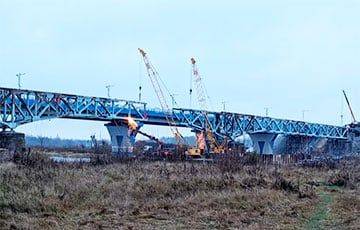 В Бобруйске разобрали самый старый мост через Березину