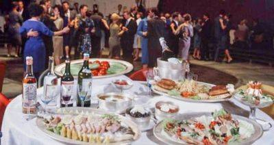 В советских ресторанах этот салат могли заказать только настоящие гурманы. Сегодня этот рецепт незаслуженно забыт
