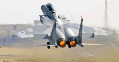 Истребитель F-15QA с новым двигателем поразил публику на авиашоу в Дубае (видео)