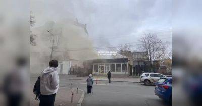 Пожар в Киеве: на Подоле горит здание (видео)