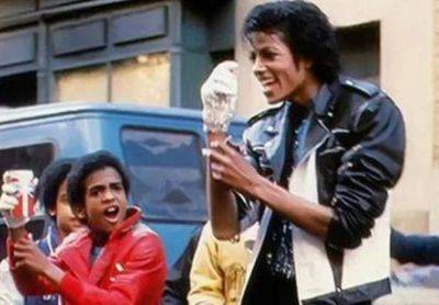 Майкл Джексон - Джордж Майкл - Эми Уайнхаус - На аукционе в Лондоне кожаную куртку Майкла Джексона продали почти за 300 тысяч евро - obzor.lt - США - Англия - Лондон - Париж - шт. Калифорния