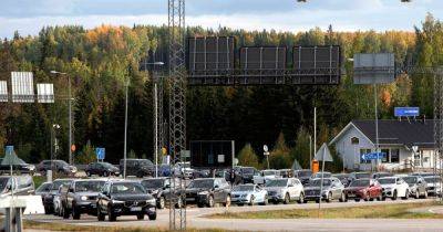Финляндия закрыла четыре КПП на границе с РФ: россияне устроили митинг (фото) - focus.ua - Россия - Украина - Финляндия - Хельсинки