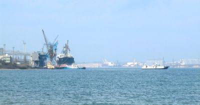 Корабль с зерном наткнулся на морскую мину в Черном море возле украинского порта, — Reuters