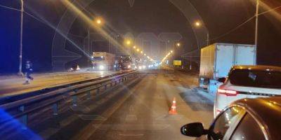 Не смогли скрыть последствия: беспилотник, атаковавший Москву ночью, перекрыл часть шоссе — видео