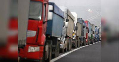 Уже 3000 фур: польские перевозчики продолжают блокировать пункты пропуска на границе с Украиной