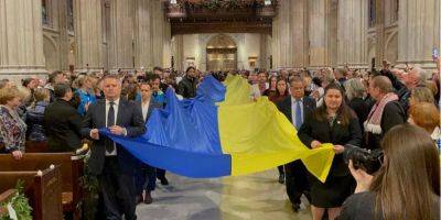 30-метровый флаг Украины развернули в соборе Святого Патрика в Нью-Йорке. Фото недели