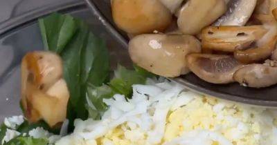 Салат с беконом, яйцом и грибами: невероятный рецепт от участницы "МастерШеф"