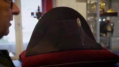 Шляпа Наполеона ушла с молотка за 1 932 000 евро