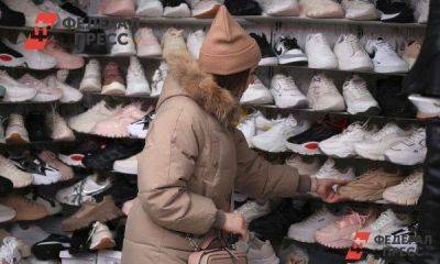 В России резко подорожали кеды и туфли