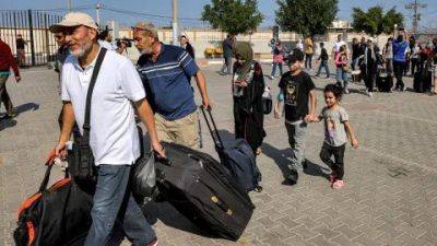 Более 360 иностранцев эвакуировались из Газы через пограничный пункт с Египтом - СМИ