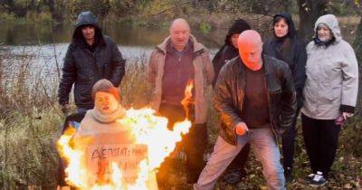 Экологические активисты сожгли чучело депутата Киевсовета