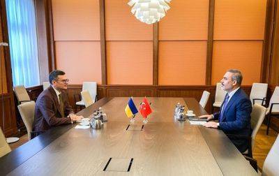 Кулеба обсудил с главой МИД Турции экспорт украинского зерна