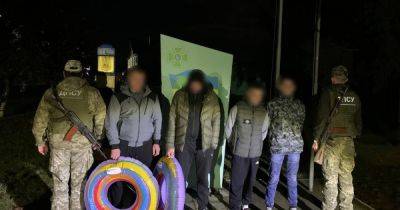 На Закарпатье уклонисты пытались сбежать в Румынию на детских надувных кругах (видео)