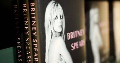 Бритни Спирс - Мишель Уильямс - Книгу Бритни Спирс "Женщина во мне" приобрели более миллиона читателей за первую неделю продаж - focus.ua - США - Украина - New York - Англия - Австралия - Индия - Канада