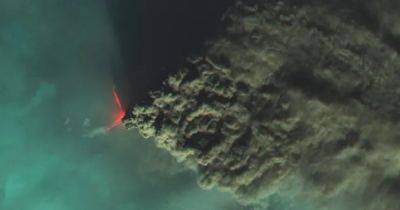 Самый высокий вулкан в Европе и Азии "выплюнул" в небо 12 км пыли и пепла: NASA показало фото