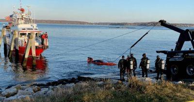 "Уплыла" в океан: рыбак спас женщину, которая тонула в угнанном спорткаре (фото) - focus.ua - США - Украина - штат Мэн