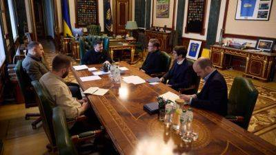 Зеленский встретился с иностранными журналистами: рассказал о войне и силе украинского народа