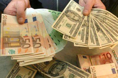 Юань убил евро: китайская валюта крепко поджимает доллар - это впервые