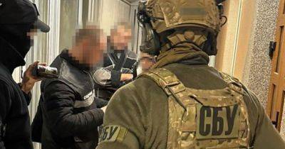 Склоняли мужчин к побегу: на Буковине разоблачили "банду", которая зарабатывала на уклонистах (фото)