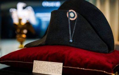 Курт Кобейн - Ридли Скотт - Хоакин Феникс - Шляпу Наполеона продали на аукционе за почти два млн евро - korrespondent.net - Украина - Париж
