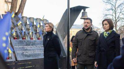 Президентка Молдовы приехала в Киев и посетила Аллею Героев Небесной Сотни