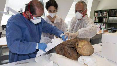 Швейцария передала Боливии мумии инков