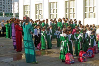 Подпольные аборты и разговоры о нравственности в школах. Проблемы подростковой беременности в Туркменистане