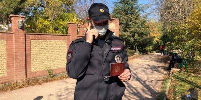 В Крыму российские оккупанты подкинули жителю Гурзуфа гранату во время обыска — адвокат