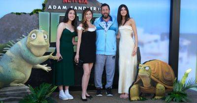 Адам Сэндлер - Адам Сэндлер появился на публике с женой и дочерьми (фото) - focus.ua - Украина - Лос-Анджелес
