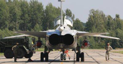 Украинский летчик "Фантом" рассказал, заменят ли F-16 бомбардировщики Су-24