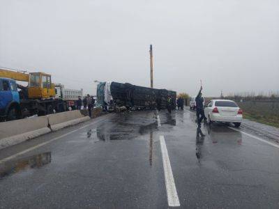 В Самаркандской области перевернулся автобус, один человек погиб. Видео