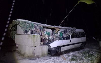 В Ровенской области автомобиль врезался в блокпост: четверо пострадавших - korrespondent.net - Украина - Киев - Черновцы - район Сарненский
