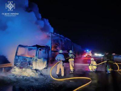 Под Харьковом во время движения загорелся грузовик